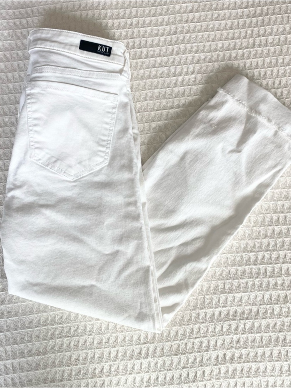 Kut from the Kloth Amy Crop Straight Leg White Jeans size 4
